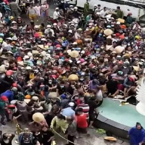 People competing for soul offerings and responsibility of Vietnam State